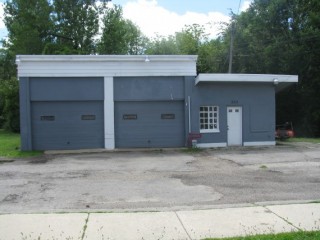 Commercial Building , Nice lot ready to open any automotive business. 2 lifts, air hoses and compressor included! Call Steve Smith 937-441-3627