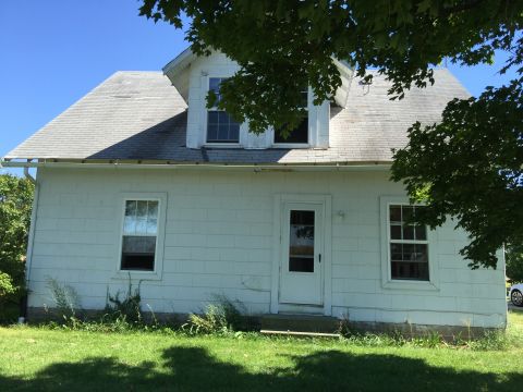 House on 70 acre farm