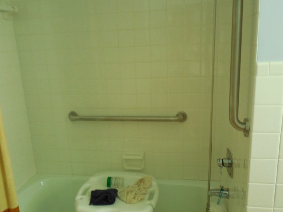 handicap accessible full bath