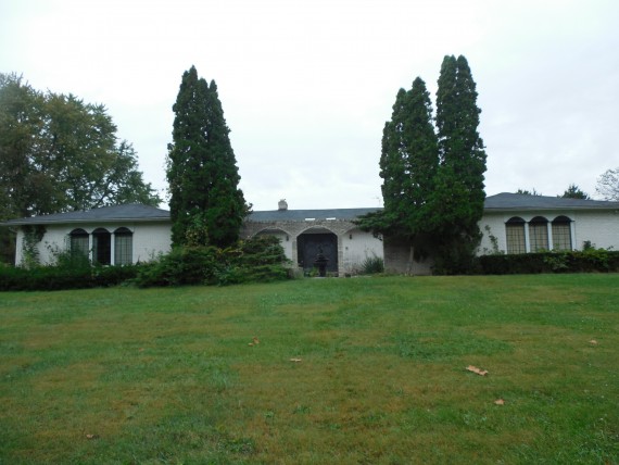 Front of house showing courtyard