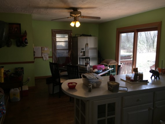 1623 Kitchen and dining room