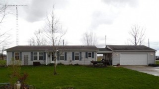 Single Story 3 bedroom 2 bath Home sits on Large lot