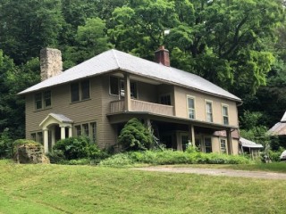 Pre 1900 4BR Farmhouse next door to a Castle!