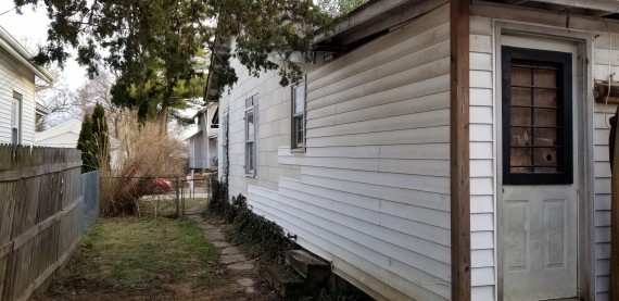 Wooden Privacy Fence, Chain Link & Gated Fenced Side Yard