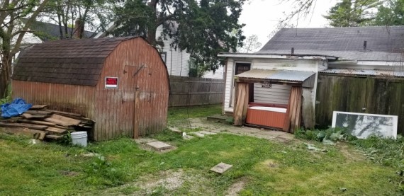 Alley Access Fenced Back Yard