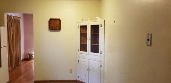 Kitchen Eating Area