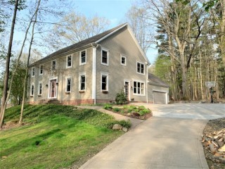 Chardon Home on 2.5 Acres