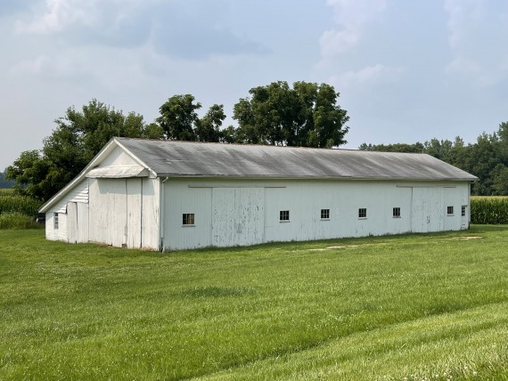 Barn on bidding lot 1