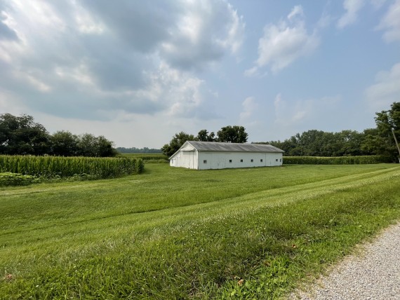 Barn on bidding lot 1, frontage on Beason