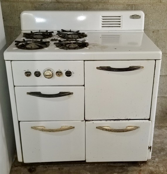 White Star gas stove stays with the house & Sells as is