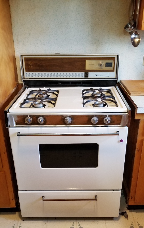 This gas kitchen stove Stays with the House and Sells as is