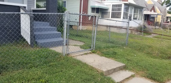 2 Fenced Front Yards