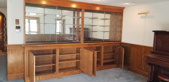 Built-in Mirrored Back, Glass Shelves, Display Case Storage