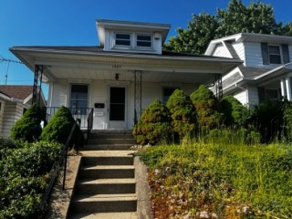 Nice Alum/Vinyl Bungalow