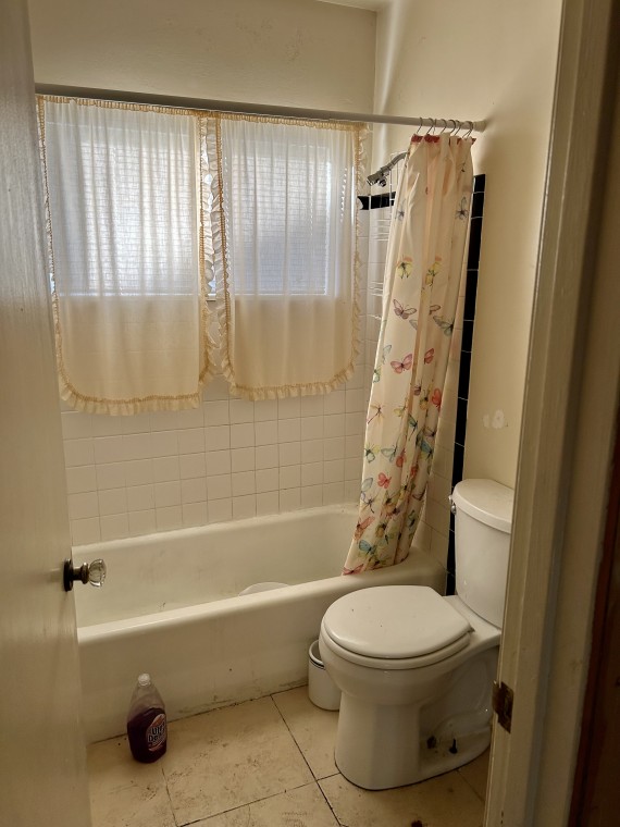 1309 Duplex Side Full Bath Room 