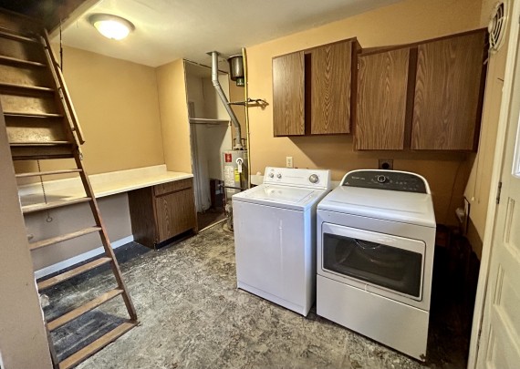1309 Duplex Side Laundry Room 