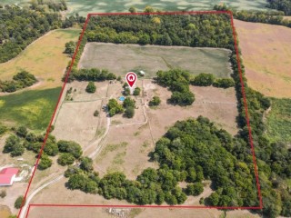 Country Paradise - House, Farm, Pool, Woods, Creek, Barn and MORE! 
