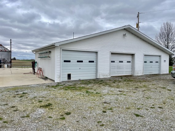 shop/additional garage area
