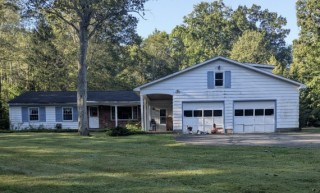 Geauga County Ranch Home on 1.5ac 