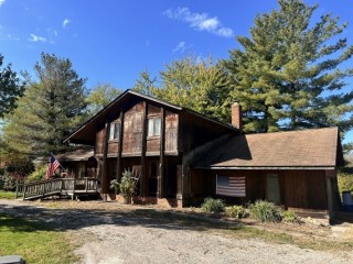 Great Location - 3 Bedrooms - Munson Township