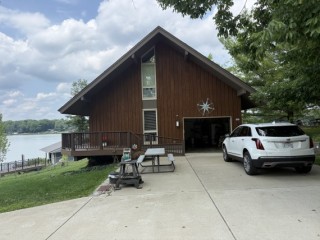 Lakefront Home @ Shawnee Lake in Jamestown