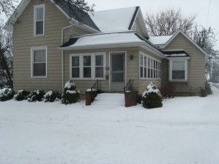 Large Corner w/ Large House & Garage